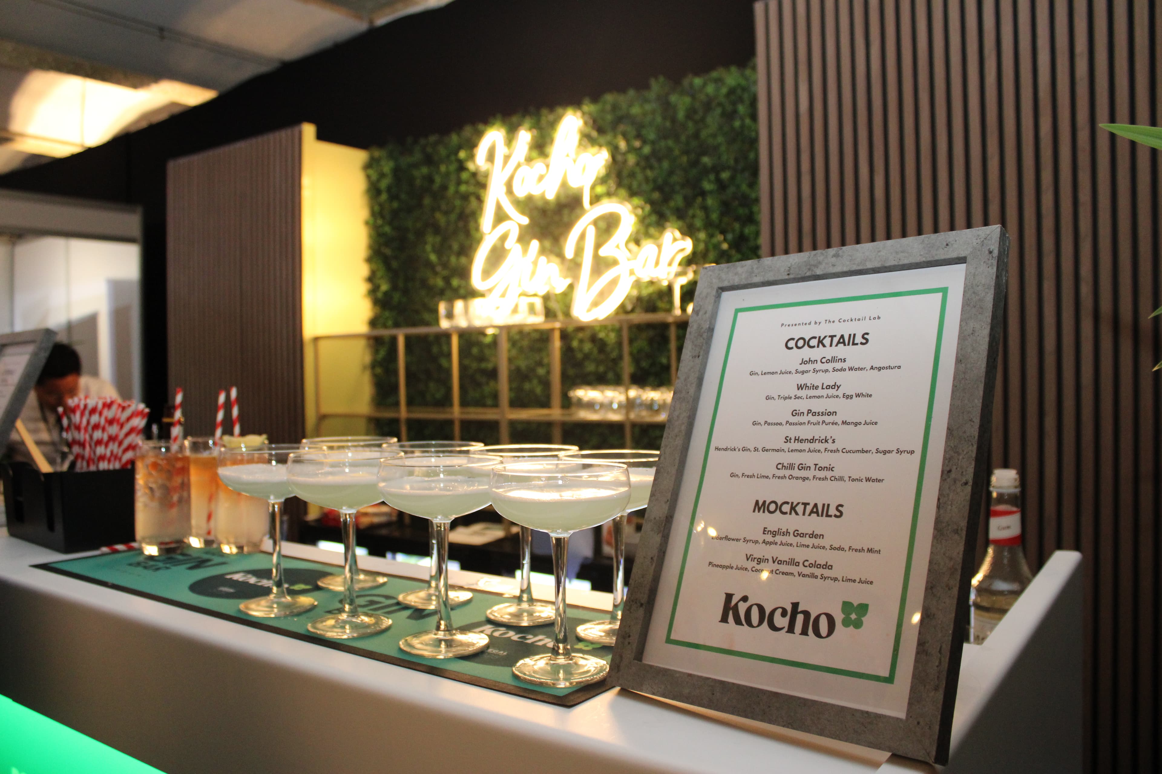 Exhibition Cocktail Bar Hire - Professional cocktail service for exhibitions and conferences