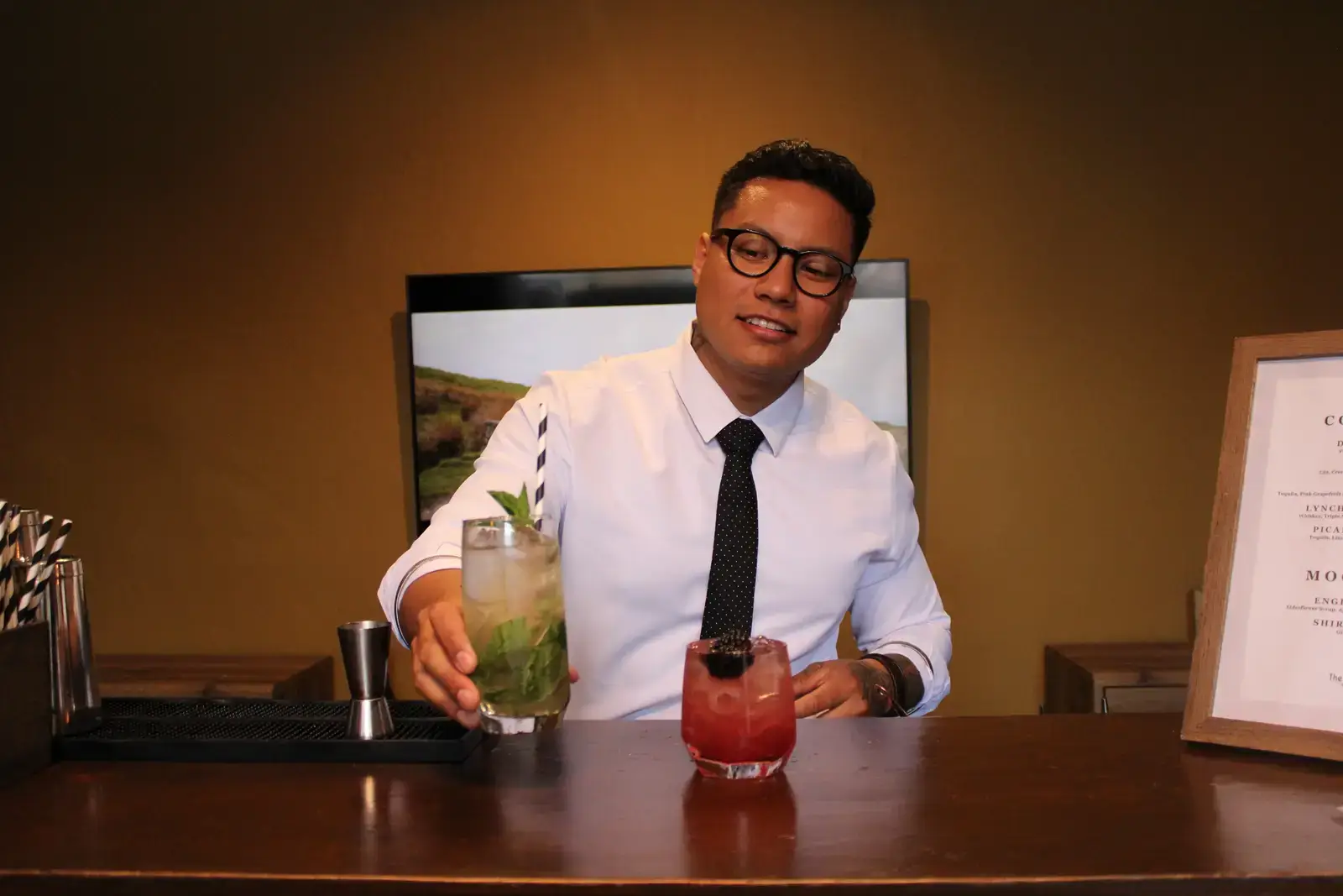 Good mixologist hire London professional craftsmanship customer service