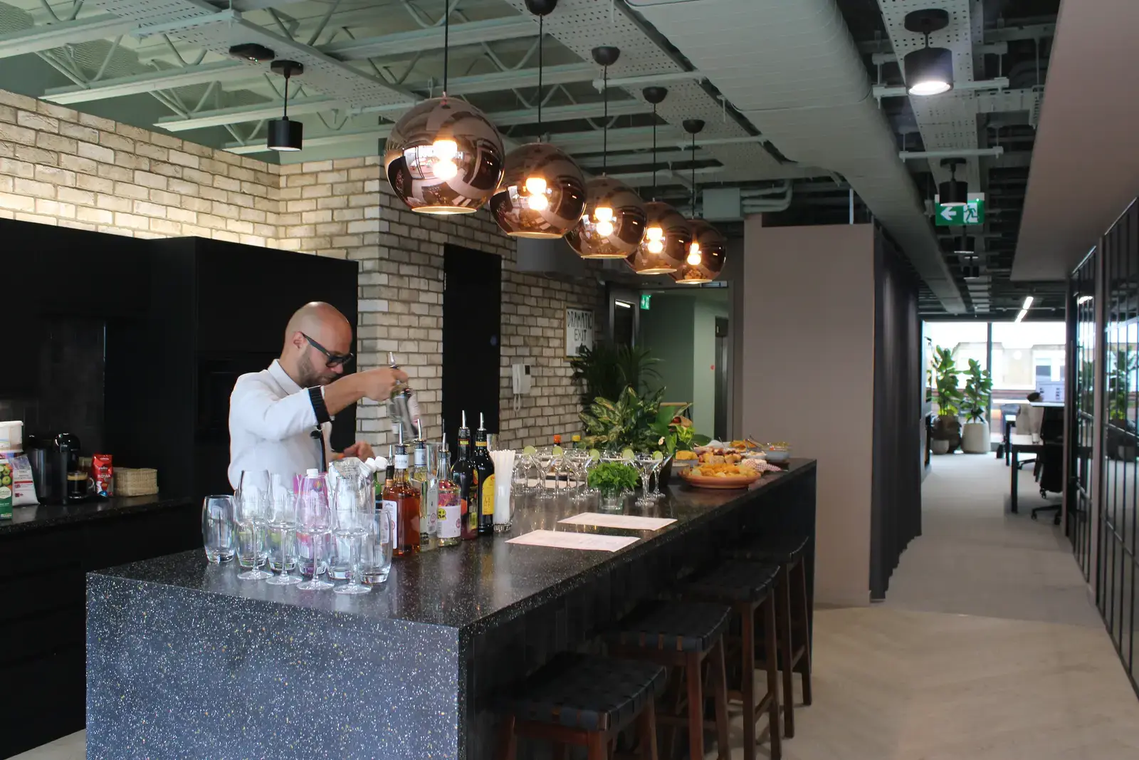 Mobile cocktail bar equipment setup London professional service