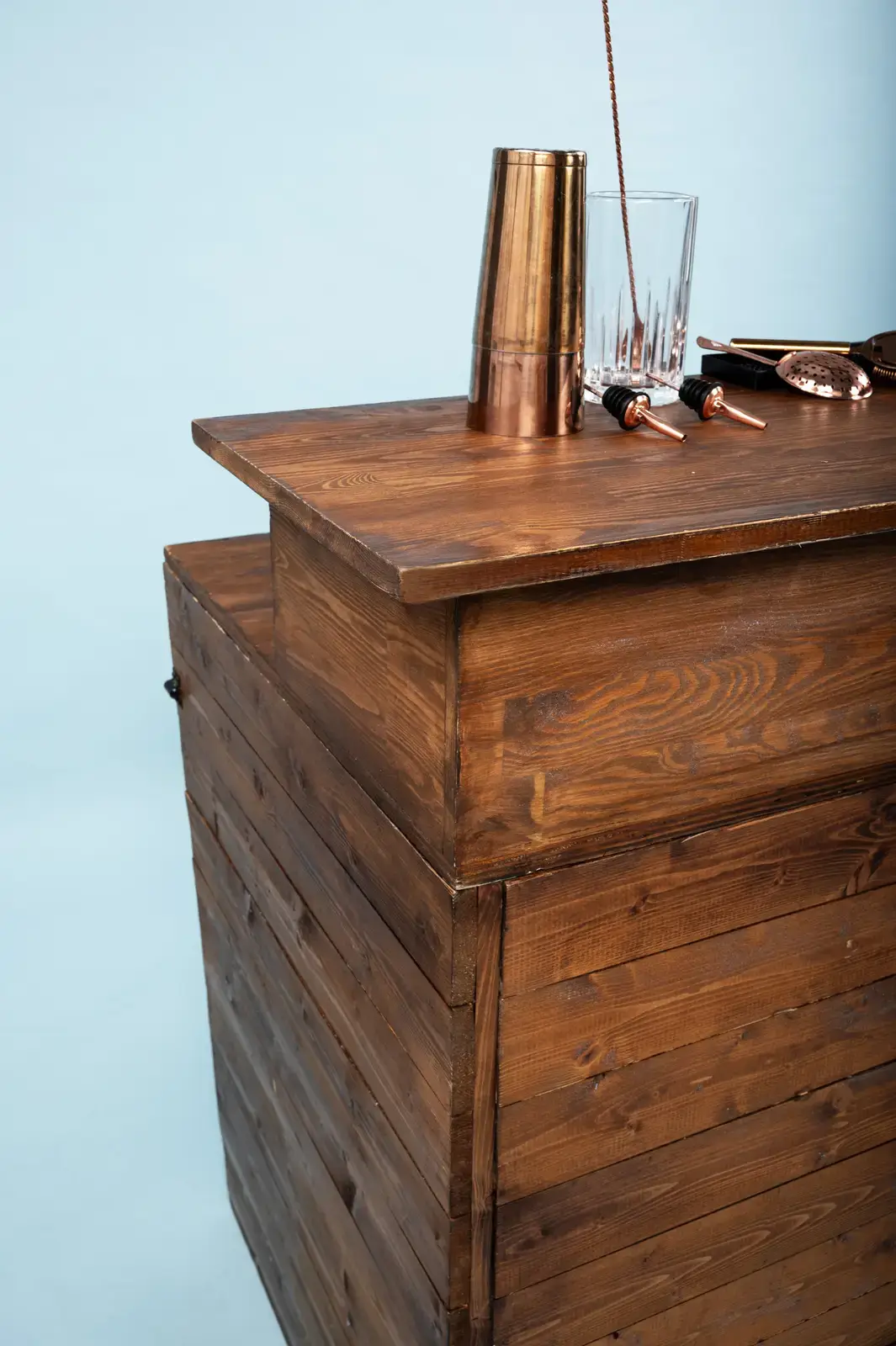 Spacious 2-meter rustic bar perfect for large events in London