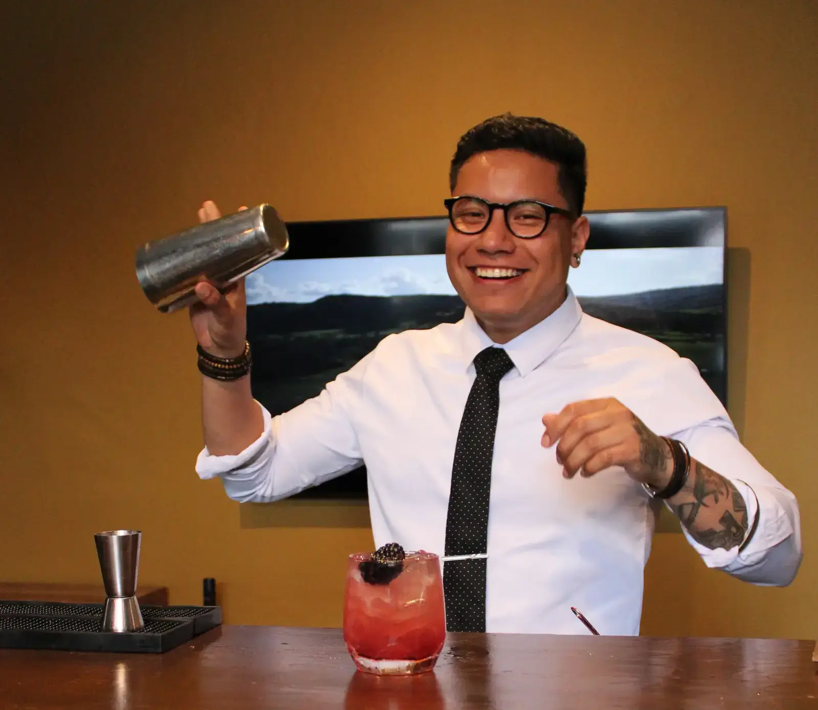 Cocktail bar hire London stress free service relax professional