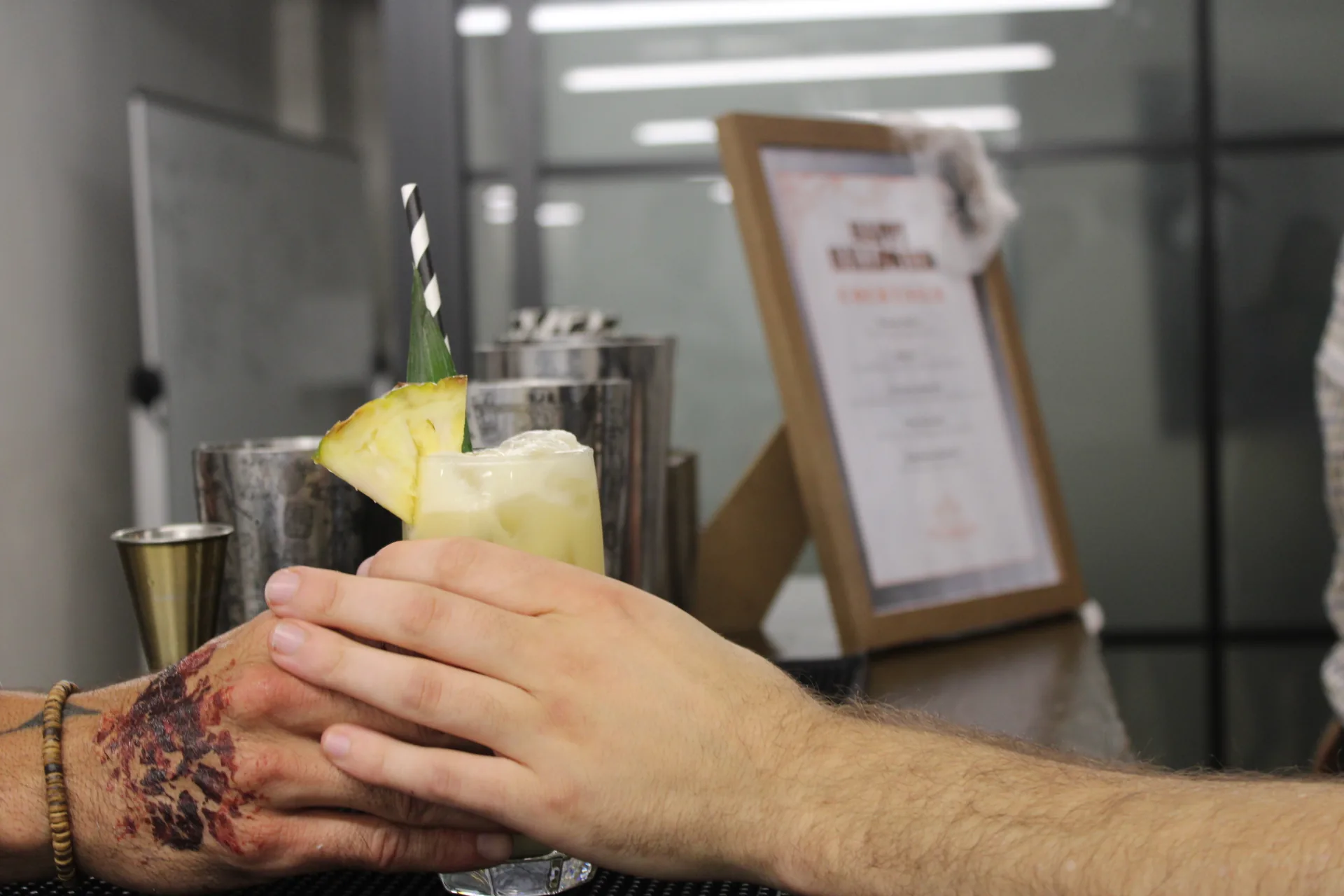 Corporate bar hire London at an evening event