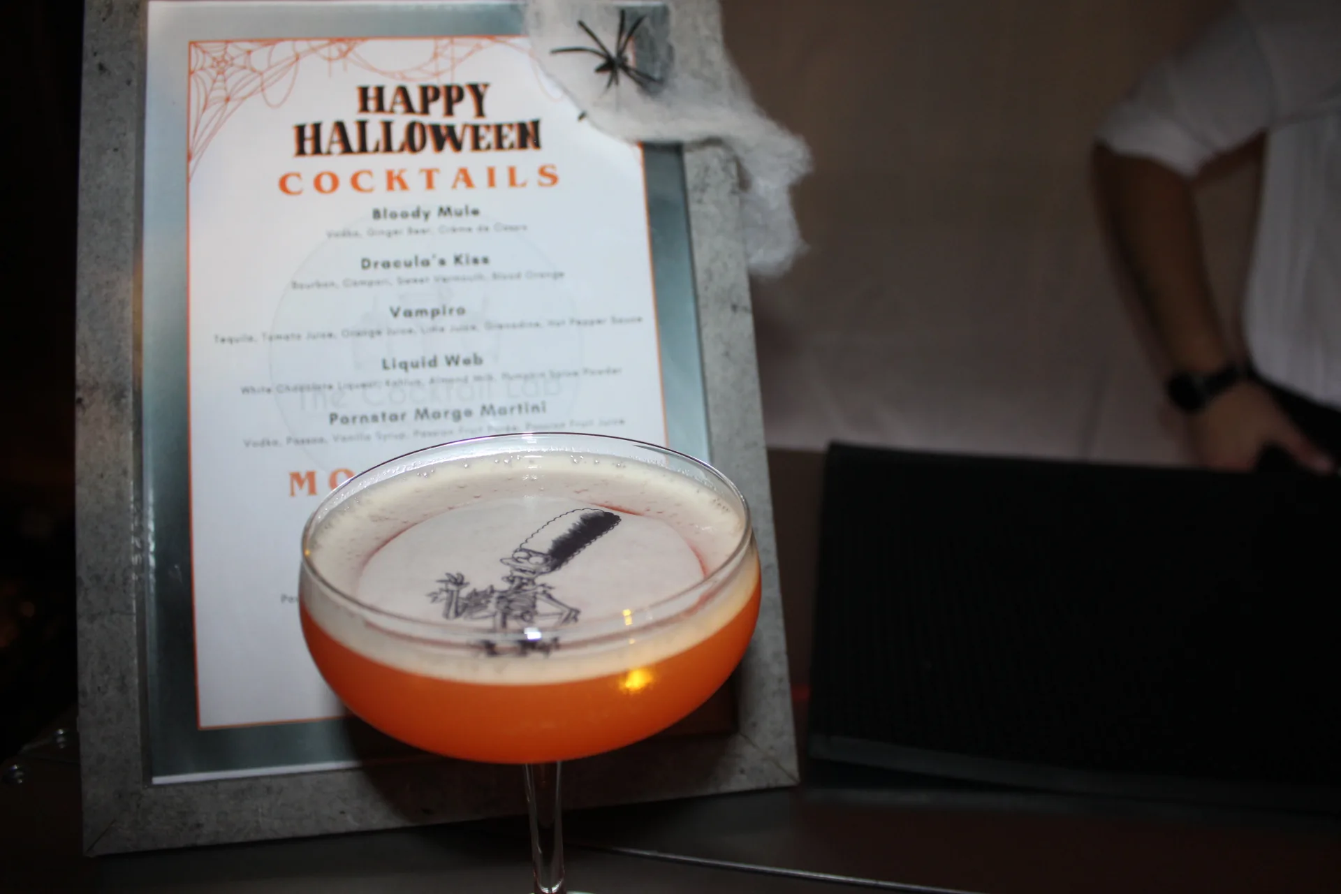Mixologist London serving cocktails at a private evening event