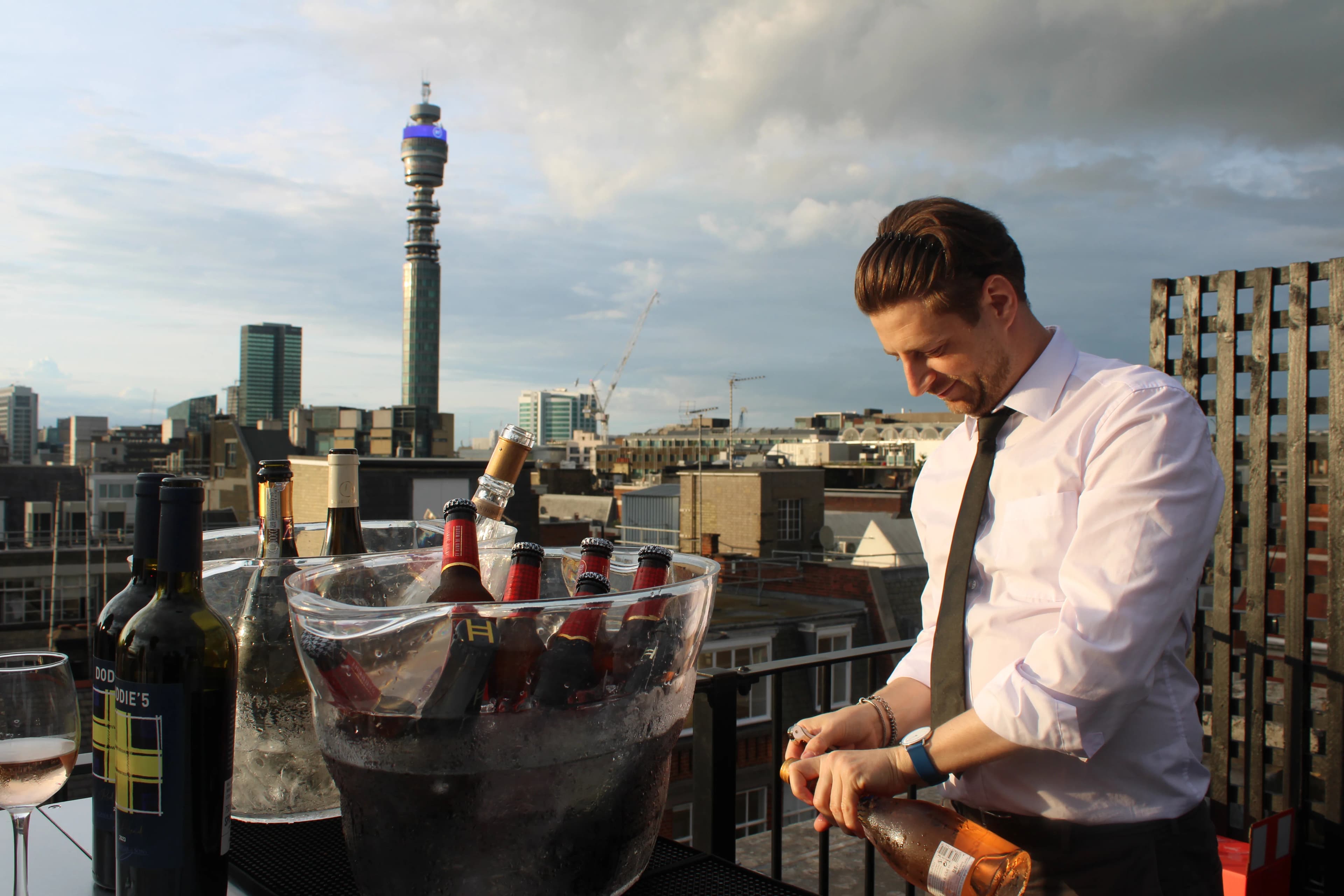 Private bar hire London for an evening event