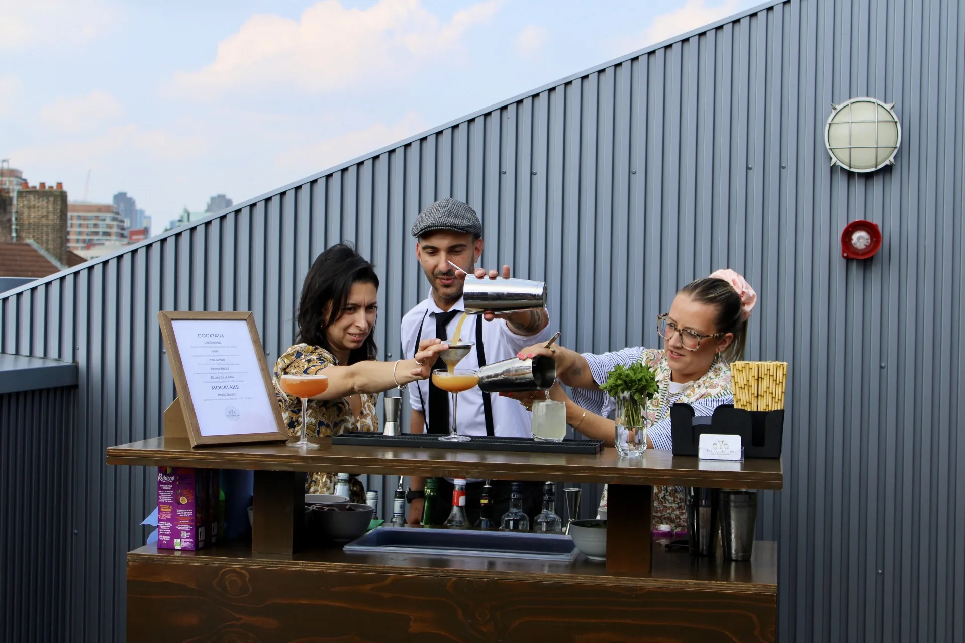 Private bar hire London for an evening event